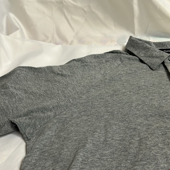 Theory 3 Button Polo Shirt with Raglan Short Sleeve. Large NWOT - Picture 5 of 6